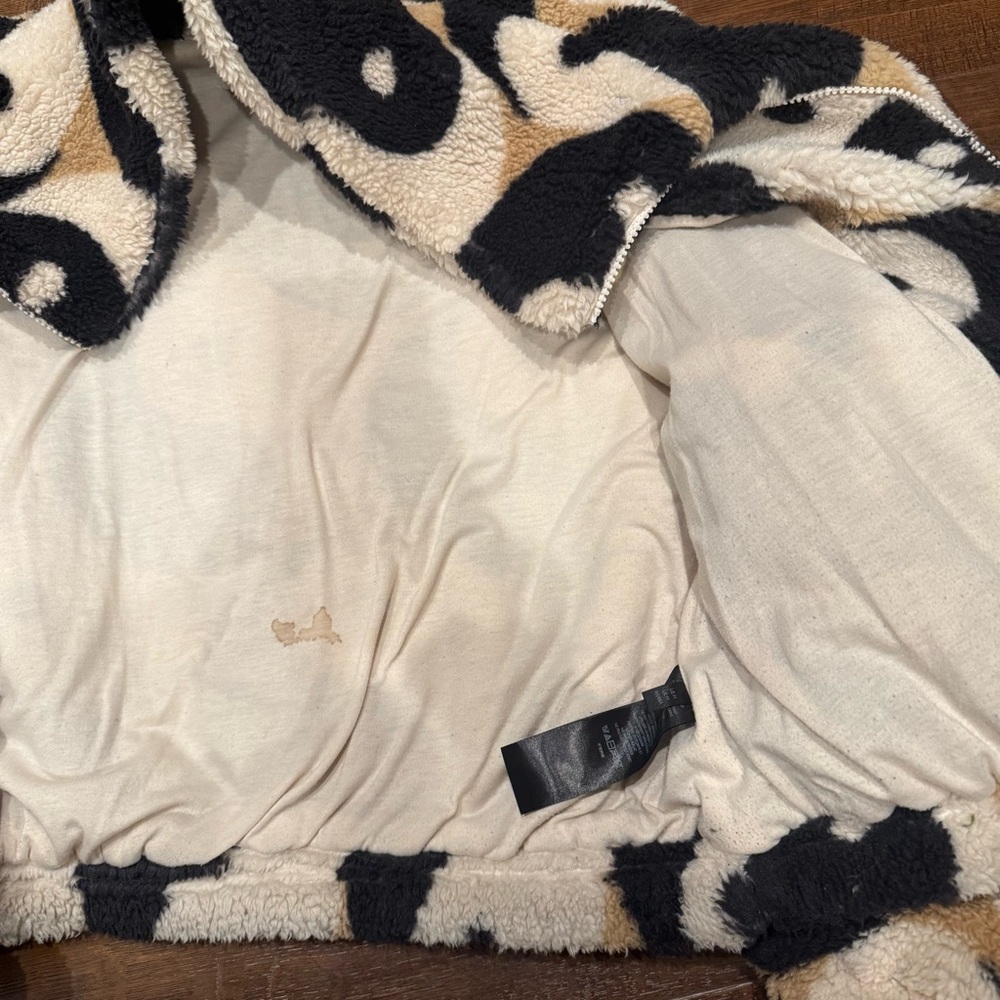 Urban Outfitters “Olivia” Printed Yin Yang Sherpa Jacket - Picture 5 of 5